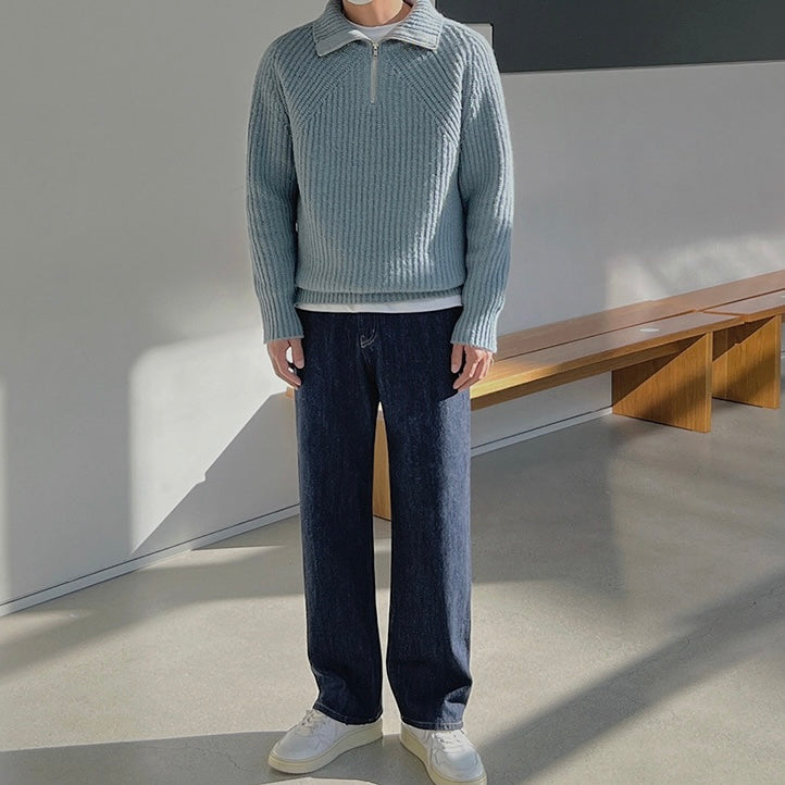 Azurblauer Pullover mit Viertelreißverschluss