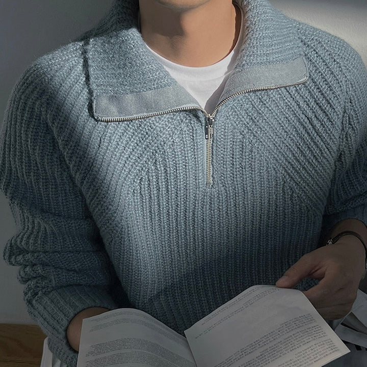 Azurblauer Pullover mit Viertelreißverschluss